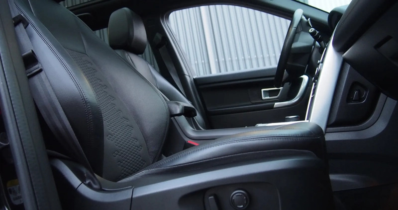 Land Rover Discovery Sport cena 127700 przebieg: 87000, rok produkcji 2019 z Ślesin małe 781
